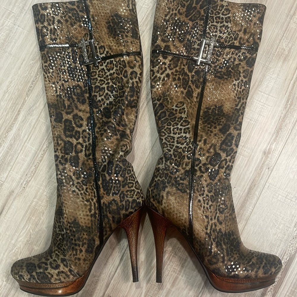 Italina woman knee high boots size 7.5 new